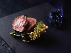 フランス産仔牛ロース肉のロースト 粒マスタード風味