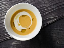 ワタリガニのフランと蕪のクーリー