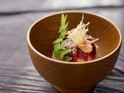 馬肉タタキ丼 胡麻とニンニクの香り