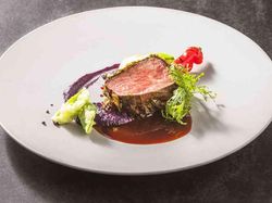 国産牛ロースのロティ おぼろ昆布のベール
濃厚なジュ・ド・ブッフソースと奈良漬けの和合