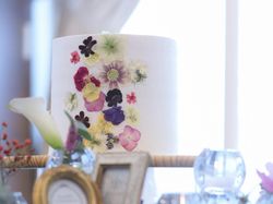 ケーキもオリジナル!おふたりらしさを詰め込んだウエディングケーキ