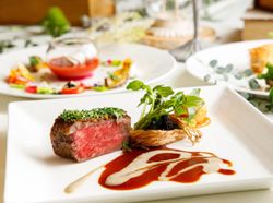 国産牛サーロイン肉のローストと
グリーンアスパラガス トリュフのクロケット
” フォレスターナスタイル ”