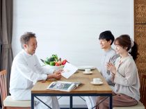 料理長が1組1組丁寧にお打ち合わせ、ふたりだけのオリジナルコースを作成