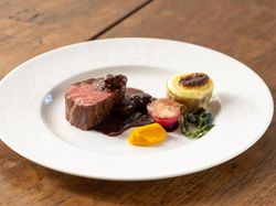 アンガス黒牛フィレ肉のロティ 葡萄栽培者風