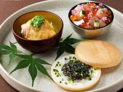 紅ずわい蟹 茄子おひたし / 祝寿司
キャビア最中