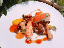 グリュエールのクルートに覆われた平目のグラチネと手長海老