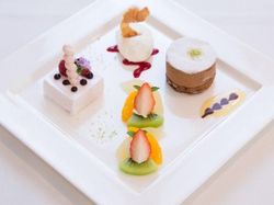 オリジナルデザートの盛り合わせ~三つの宝石箱~