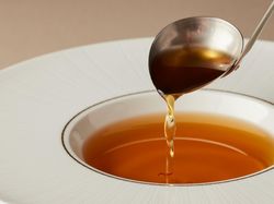 ~伝統の一杯~ エクラタン・ド・ルミエールコンソメ