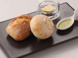 京都菱六の米麹と京都産米粉のパン
京都産小麦のパン・リュスティック
木の芽オイル バター