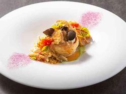 トリュフ香る鴨のコンフィ ヴォローヴァン仕立て