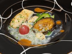 【魚料理】蝦夷鮑と厳選鮮魚のソテー ソース・ア・ラ・マーレ
