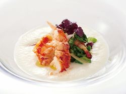 オマール海老のソテー 新玉ねぎのスープ仕立て
