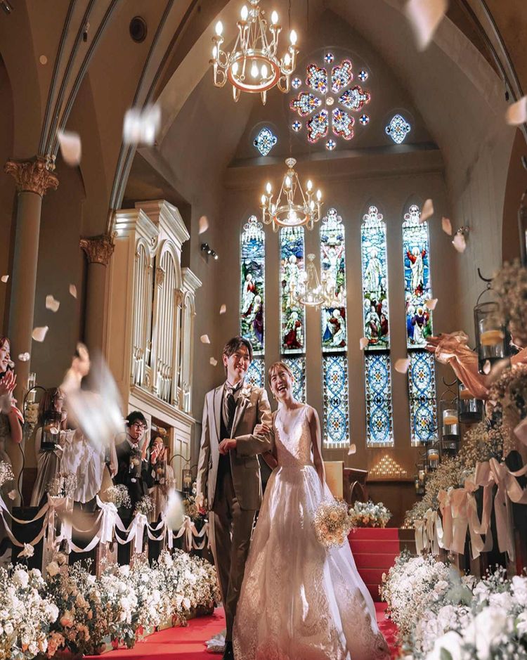 宮の森フランセス教会 1000本のバラに包まれた感動挙式とおもてなしの画像1