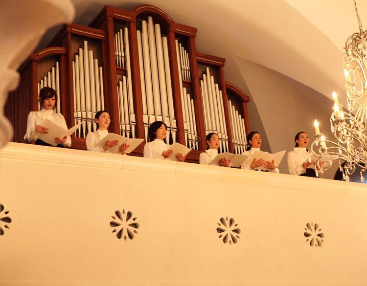 ローズガーデンクライスト教会 日々の礼拝も行われる本物のプロテスタント教会で愛を誓うの画像2