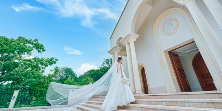 ローズガーデンクライスト教会 挙式後は、開放感が抜群のテラスで札幌の美しい街並を一望の画像2