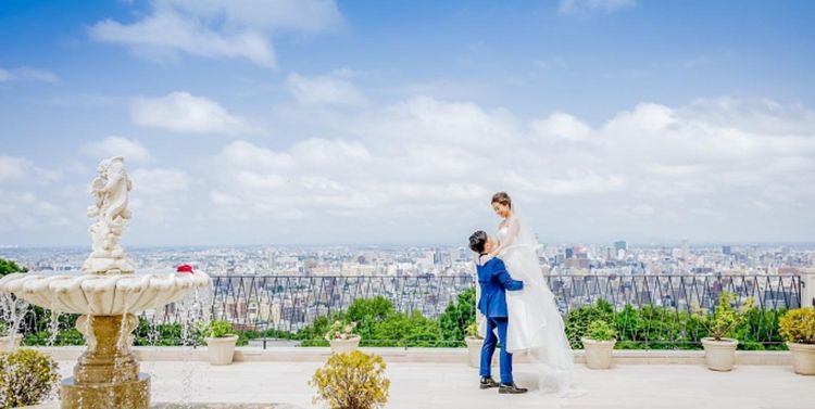 ローズガーデンクライスト教会 挙式後は、開放感が抜群のテラスで札幌の美しい街並を一望の画像3