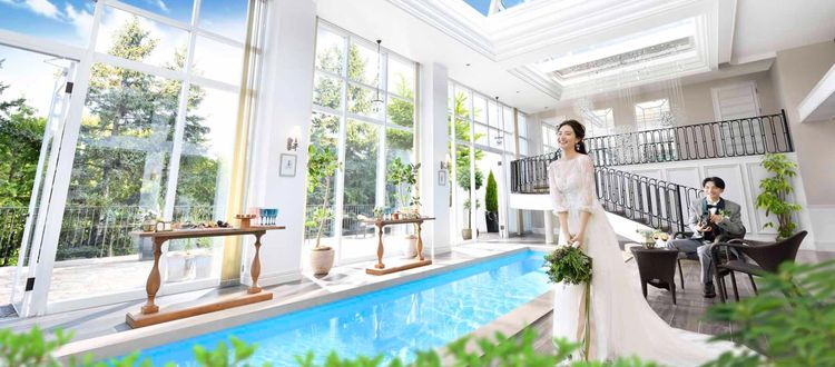 ヒルサイドクラブ迎賓館（札幌） 天窓から陽光降り注ぎ、自然と寛げる温もりに満ちた空間が広がるの画像