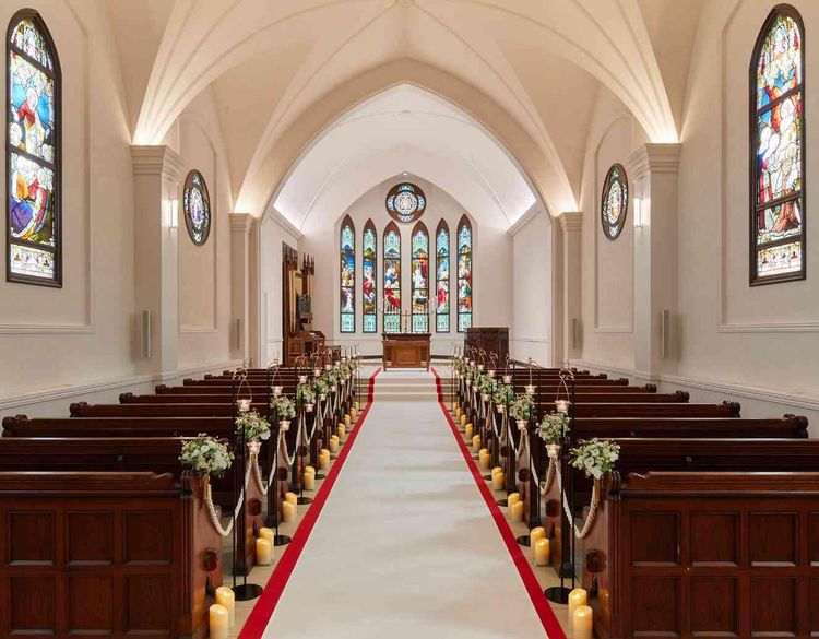 イルムの丘 セント・マーガレット教会 パイプオルガンの音色と聖歌隊の祝福の歌声がチャペルに響くの画像3