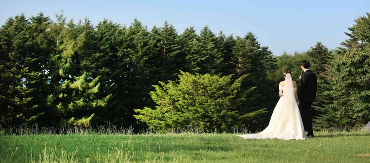 イルムの丘 セント・マーガレット教会 四季折々の自然美を満喫できる約1万5000坪の広大なガーデンの画像1