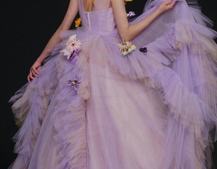 ノートルダム盛岡 9作目を迎えた最新カラードレスは、色使いも大胆に
の画像2