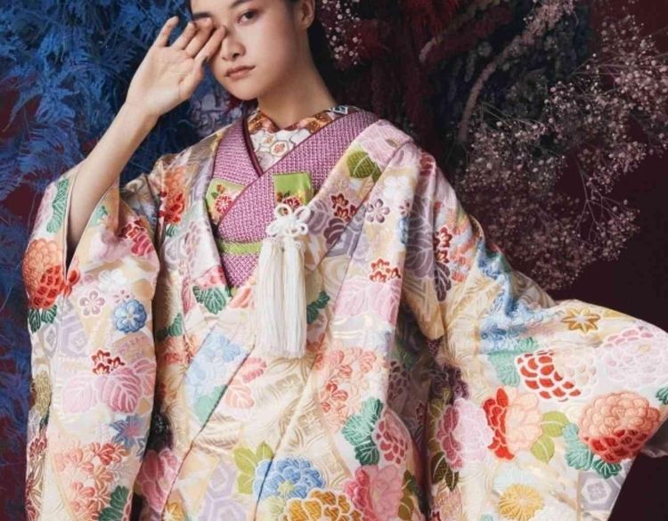 ノートルダム盛岡 9作目を迎えた最新カラードレスは、色使いも大胆に
の画像3