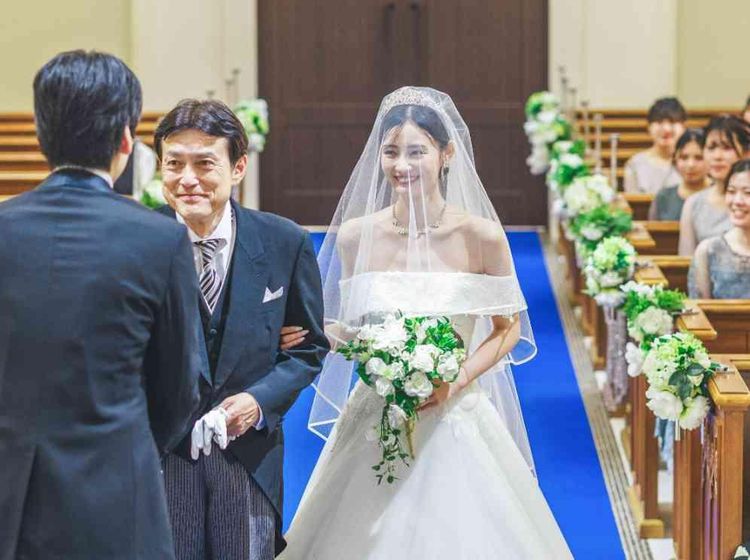 ベルヴィ盛岡 真っ青なバージンロードが純白の花嫁をより美しく輝かせる空間の画像4