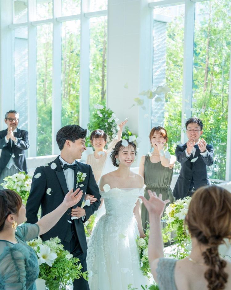 アールベルアンジェAkita 圧倒的に明るく開放感あふれるチャペルは100名様着席可能の画像1