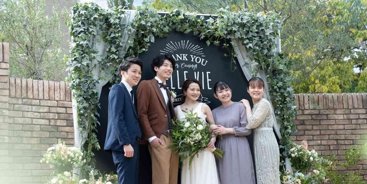 ベルヴィ郡山館 青空の元でゲストとプレパーティを楽しめるチャペル前ガーデンの画像2