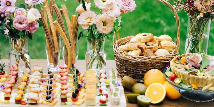 ベルヴィ郡山館 青空の元でゲストとプレパーティを楽しめるチャペル前ガーデンの画像3