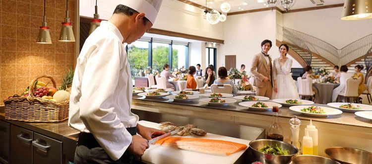 バリテラスココカナザワ 会場隣接のオープンキッチンで出来立てのお料理を提供の画像1
