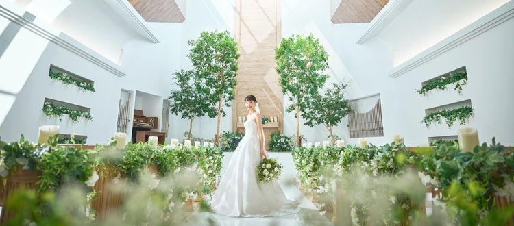 アルカンシエル金沢 天窓から溢れる光が感動的な誓いの瞬間を美しく彩るの画像1