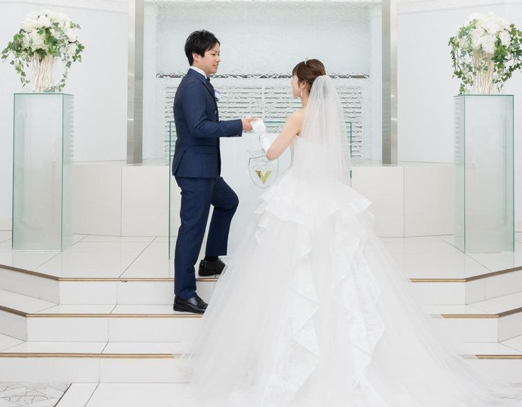 ヴェルージュ 外国人シンガーの歌声と清らかな水音が響く幻想的な挙式の画像2