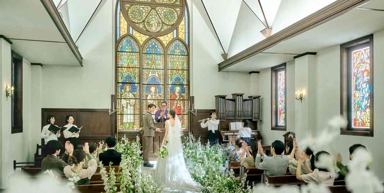 エルセルモ広島 挙式後は感動の余韻を感じながらフラワーシャワーで祝福をの画像2