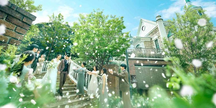 エルセルモ広島 挙式後は感動の余韻を感じながらフラワーシャワーで祝福をの画像3