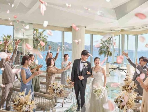 グランドプリンスホテル広島 フラワーシャワーでゲストと交流の画像1