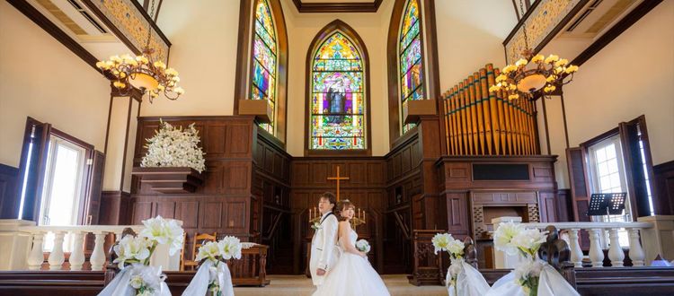 ガーデンベルズ延岡 アンティークの重厚感と天井高が織りなす感動的な挙式の画像