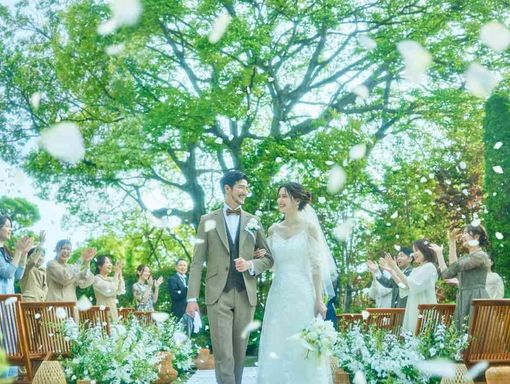 ブランレヴュー宇都宮 木漏れ日を感じるガーデン挙式の画像1