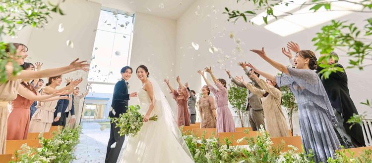 ブランレヴュー宇都宮 天窓から自然光が降り注ぎ、空と緑に彩られた特別な空間は感動的の画像