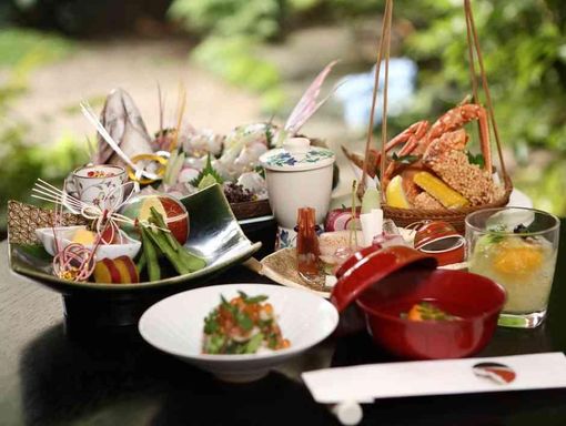 神楽家 (かぐらや) 目でも味わえる華やかな盛り付けの画像3