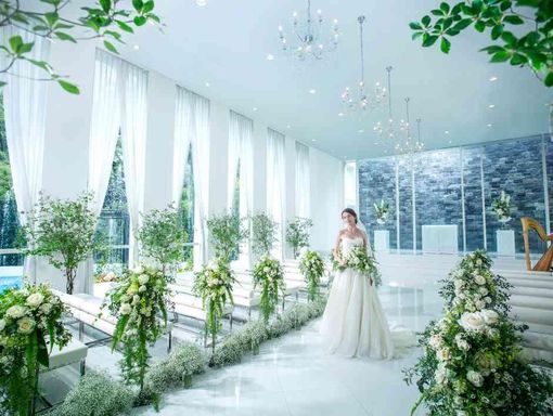 森×水×光の自然溢れる結婚式場で自由にふたりらしく