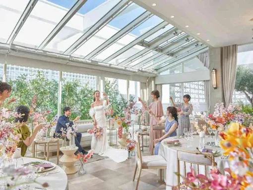 アール・ベル・アンジェ堺 自然光差し込む明るい会場の画像1