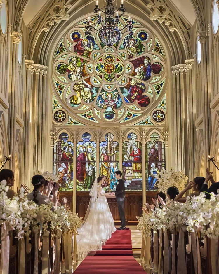 伊勢山ヒルズ ステンドグラス×ローズセレモニーで家族への感謝を伝えての画像1