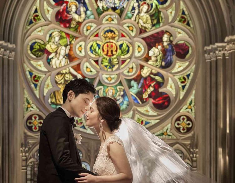 伊勢山ヒルズ ステンドグラス×ローズセレモニーで家族への感謝を伝えての画像3