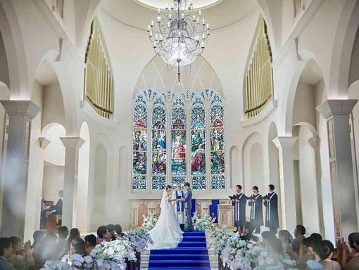 アニヴェルセル みなとみらい横浜 本物にこだわったステンドグラスの画像2