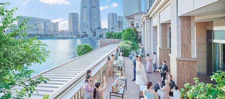 アニヴェルセル みなとみらい横浜 【テラス】開放的な水辺のパーティスペースの画像