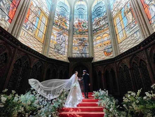 カサデアンジェラ馬車道 記憶に残るステンドグラス大聖堂の画像1