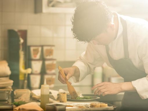 オーベルジュ・ド・リル ナゴヤ 出来立てで運ばれるお料理の数々の画像2