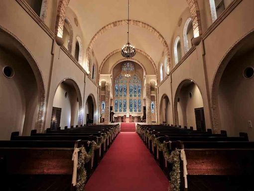 英国リバプールの教会より譲り受けた歴史を紡ぐ大聖堂で感動挙式