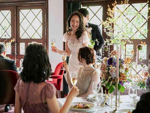 北野異人館 旧クルペ邸 距離が近く会話がしやすい空間の画像3