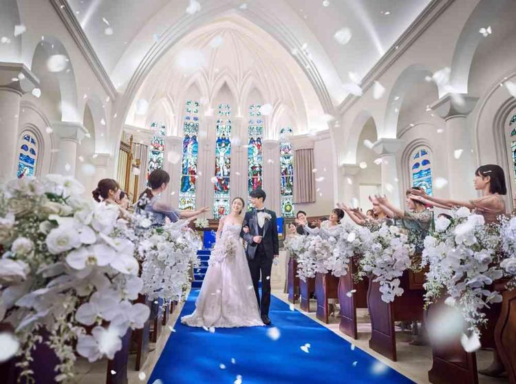 アニヴェルセルヒルズ横浜 英国の教会で時を刻んだ120年以上の歴史あるステンドグラスの画像3